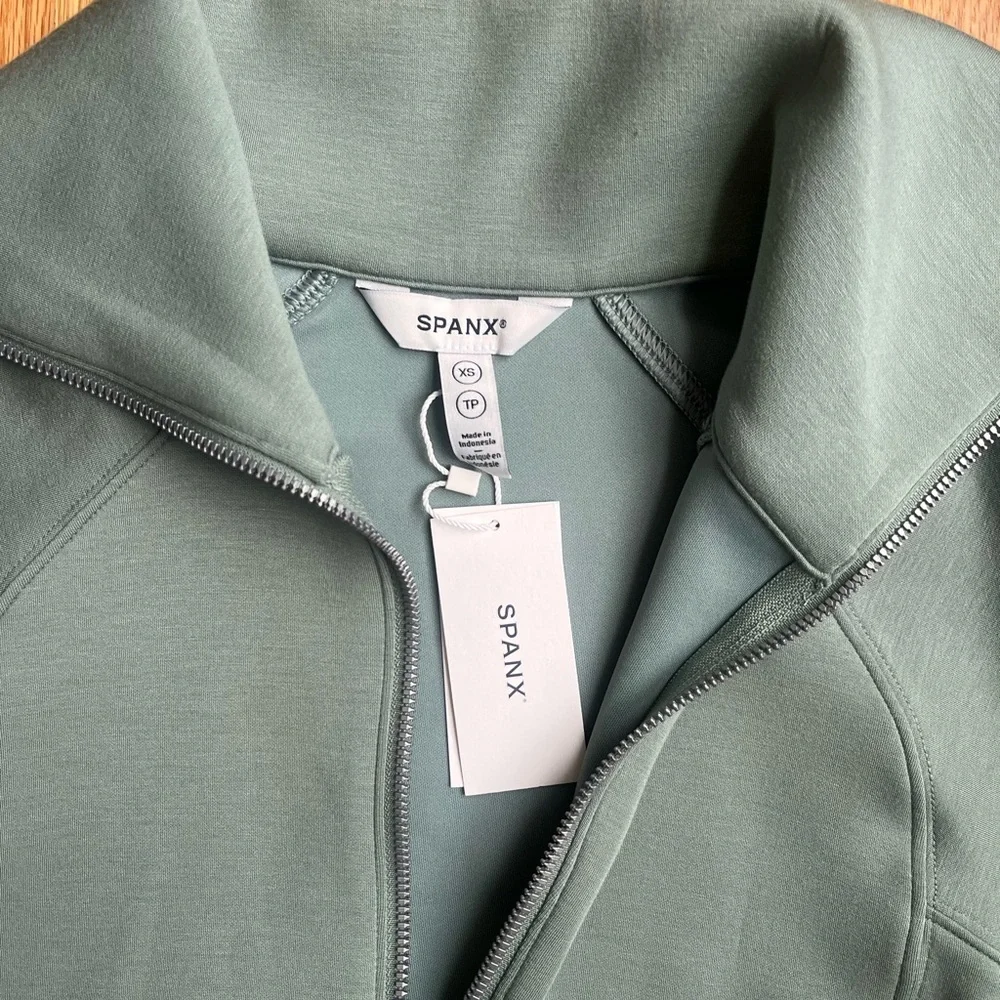 SPANX AirEssentials® Half Zip | Fennel - Picture 3 of 3